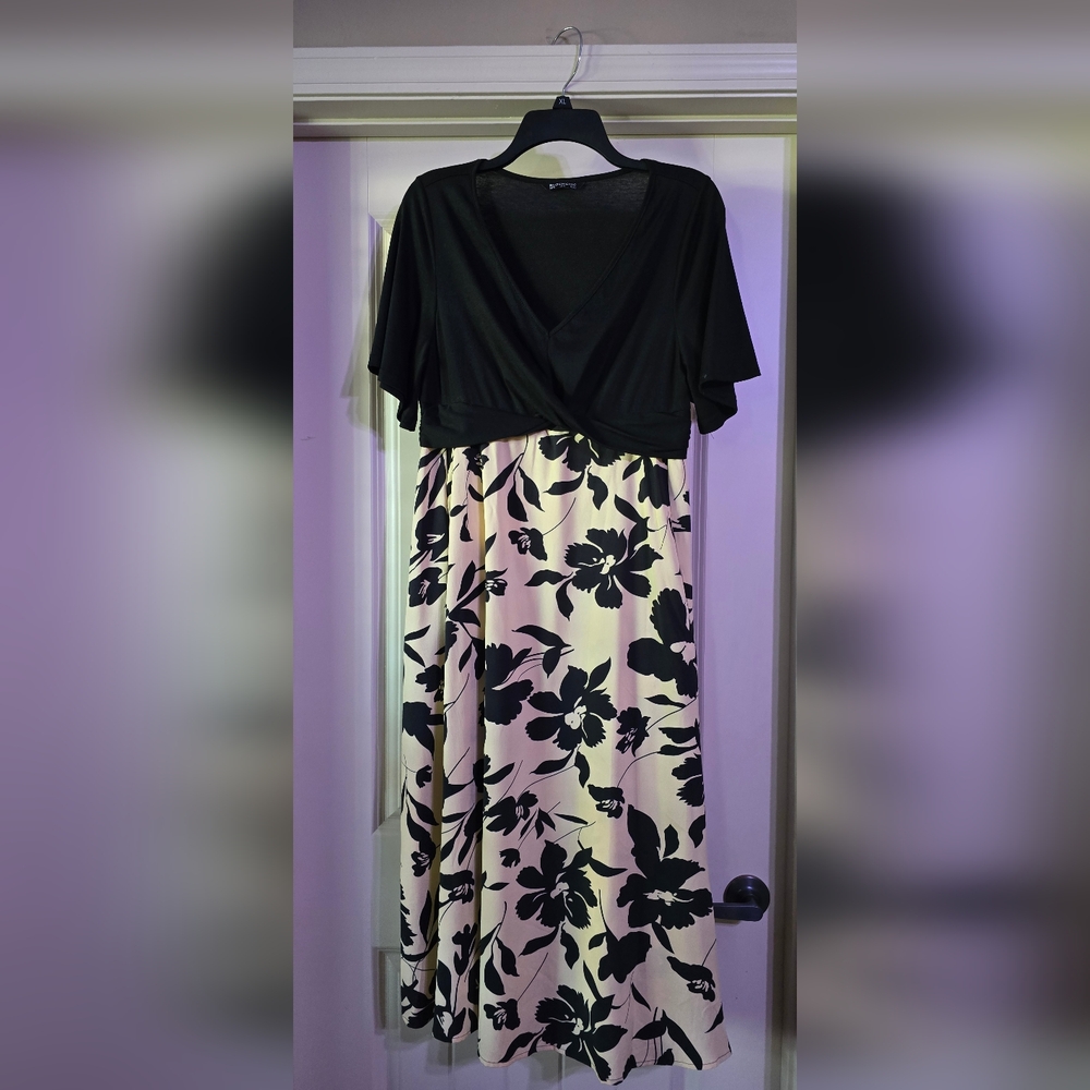 BloomChic Black and Cream Ruched Sheath Dress